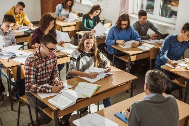 Fransa'da yağışlar nedeniyle 388 okulda eğitime ara verildi