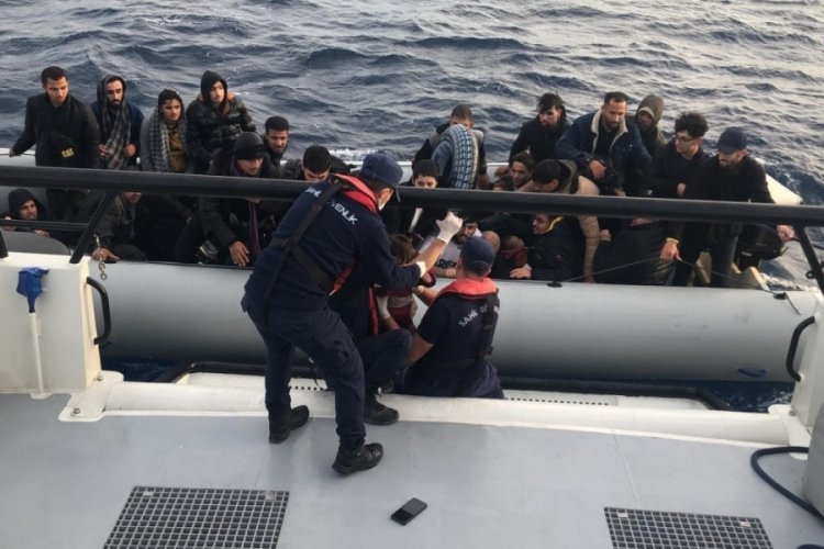 Muğla Bodrum'da 29 d&uuml;zensiz g&ouml;&ccedil;men kurtarıldı