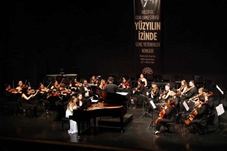 Bursa'da "Y&uuml;zyılın izinde gen&ccedil; yetenekler" konseri mest etti