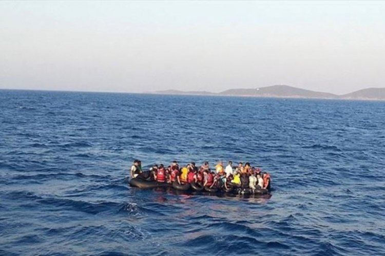 İzmir'de ka&ccedil;akları taşıyan bot battı: 5 &ouml;l&uuml;