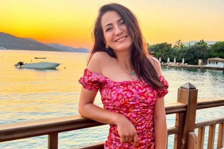 &Uuml;nl&uuml; fenomen Ayşenur Parlak'tan acı haber