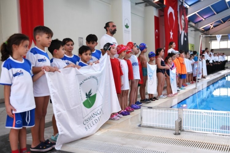 Bursa'da minik y&uuml;z&uuml;c&uuml;ler kula&ccedil;larını Atat&uuml;rk'&uuml; anmak i&ccedil;in attı