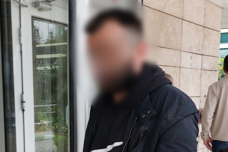 Hırsızlık yaptığı evin bitişiğini de soymaya kalkınca yakalandı