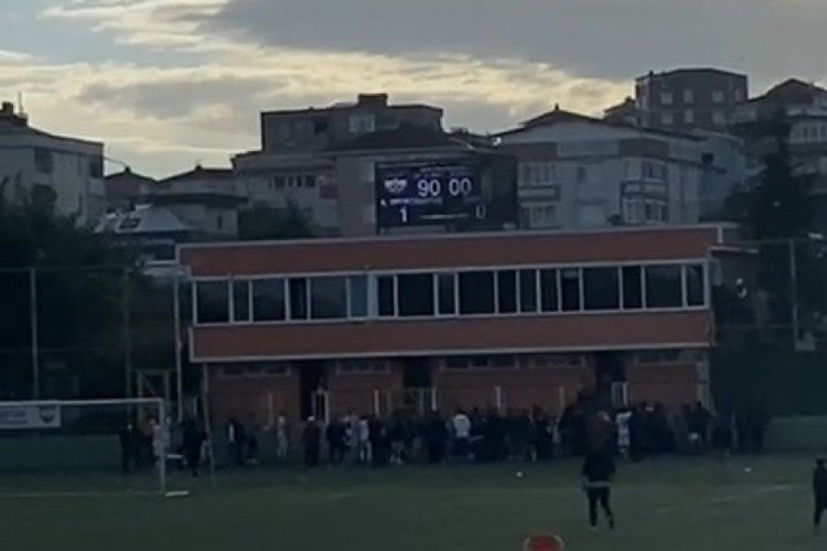 Kocaeli'de trib&uuml;ne silah sokulduğu iddiası