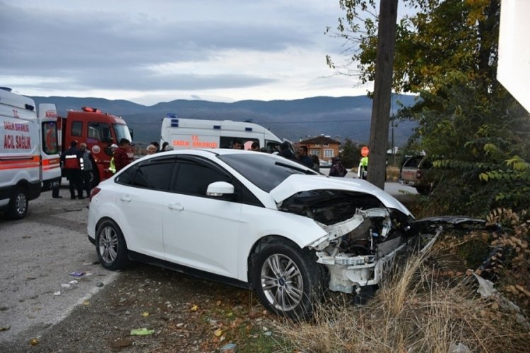 Kastamonu'da otomobil ile cip &ccedil;arpıştı, 2'si &ccedil;ocuk 6 yaralı