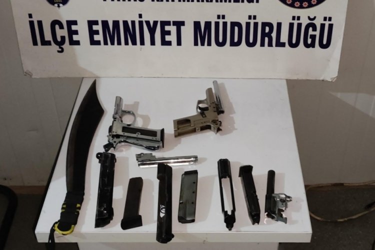 Hatay'da silah par&ccedil;aları bulunan iş yerine adli işlem yapıldı