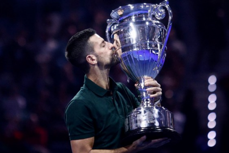 Novak Djokovic tenisin zirvesini rakiplerine bırakmıyor
