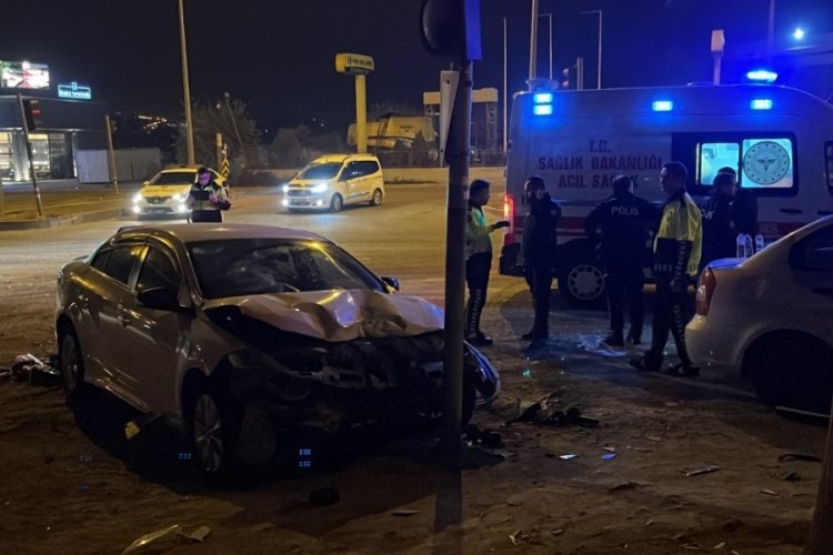 Diyarbakır'da kırmızı ışık ihlali kaza getirdi