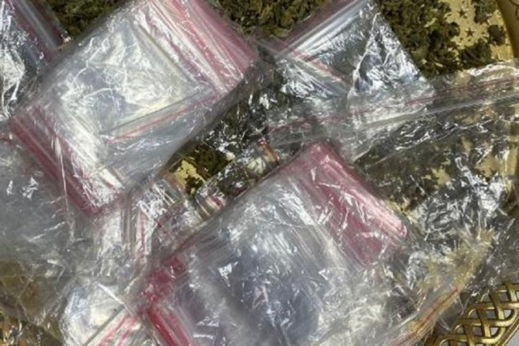 İzmir'de firari h&uuml;k&uuml;ml&uuml; operasyonu, cezaevine teslim edildi