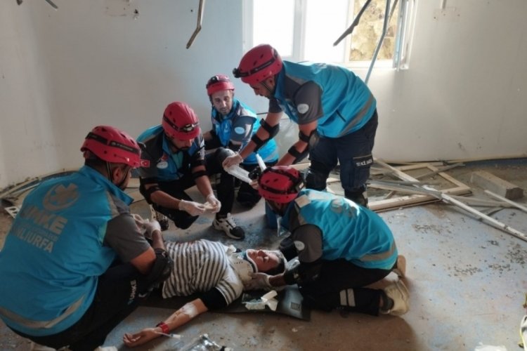 Şanlıurfa'da ger&ccedil;eği aratmayan deprem tatbikatı