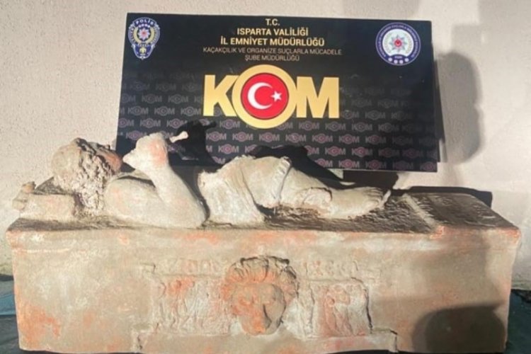 Burdur'da Eski Roma D&ouml;nemine ait lahit mezar ele ge&ccedil;irildi