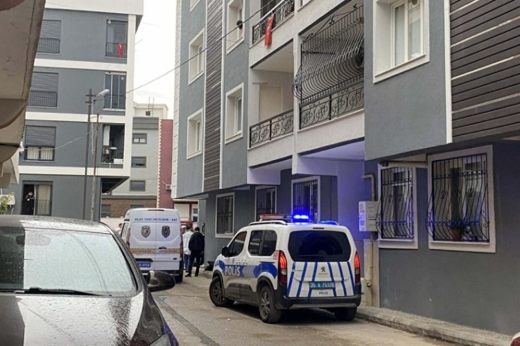 İzmir'de 1 kişiyi &ouml;ld&uuml;r&uuml;p, 2 kişiyi yaralayan motosikletli yakalandı!
