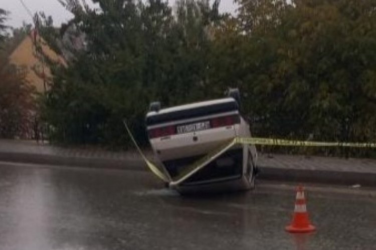 Elazığ'da otomobil takla attı