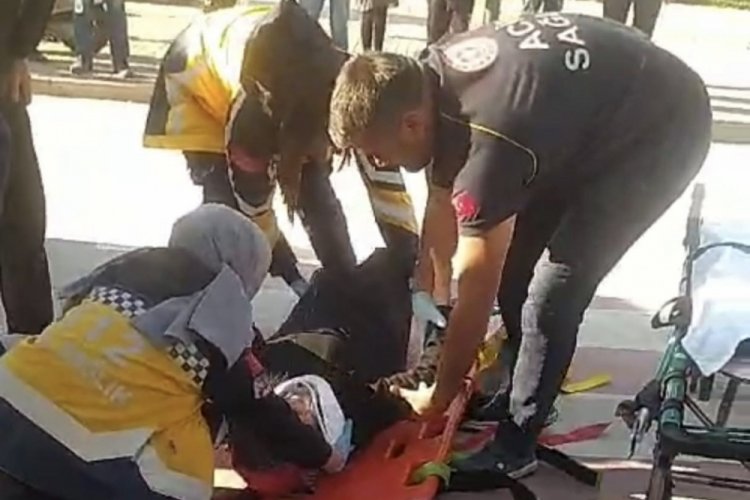 Bursa'da yaralı eşinin elini hi&ccedil; bırakmadı