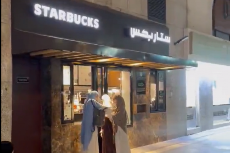 Mescid-i Nebev&icirc; &ccedil;ıkışındaki Starbucks şubesi paylaşım rekorları kırdı