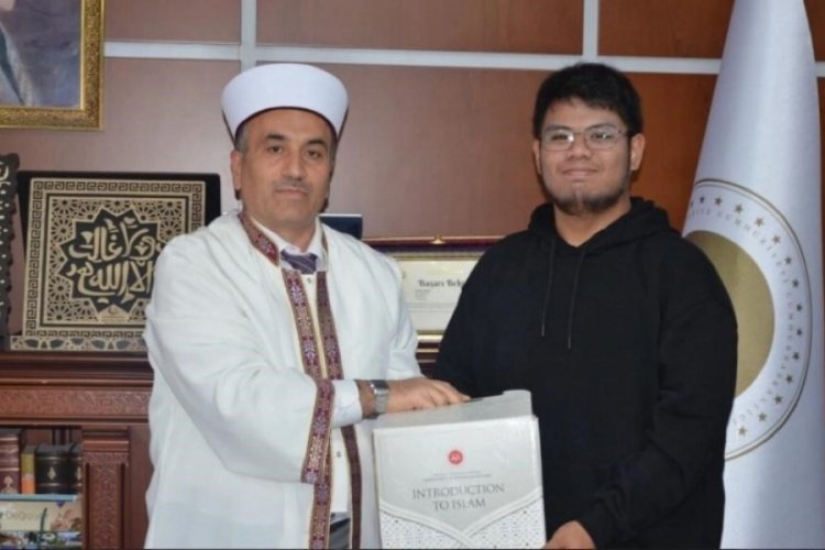 Arkadaşlarından etkilenen &ouml;ğrenci M&uuml;sl&uuml;man oldu