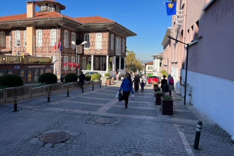 Bursa'nın merkezindeki Orhanbey mahallesi okul sorunuyla m&uuml;cadele ediyor