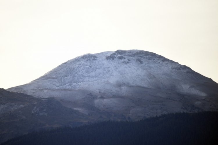 Ilgaz Dağı'na mevsimin ilk karı d&uuml;şt&uuml;