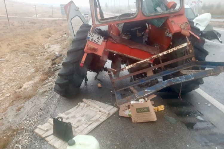 Karaman'da hafif ticari ara&ccedil; trakt&ouml;re &ccedil;arptı! 2 yaralı