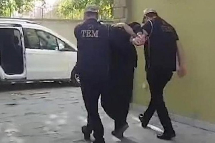Ter&ouml;r h&uuml;k&uuml;ml&uuml;s&uuml; 3 kişi yakalandı, mahkemece tutuklandı