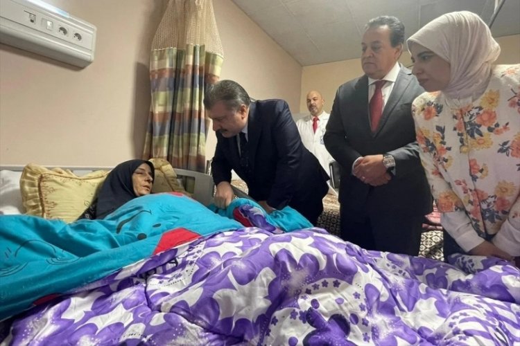 Gazzeli yaralı kadın yaşadıklarını Fahrettin Koca'ya anlattı