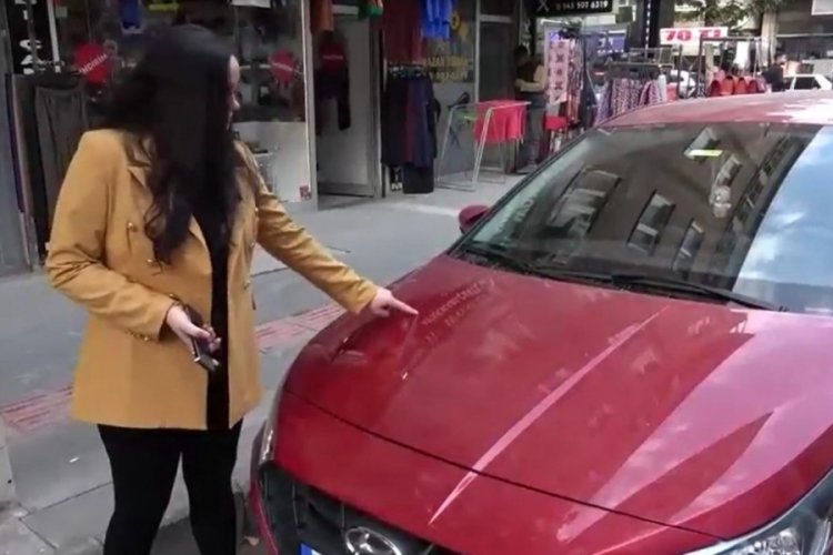 Batman'da otomobile &ccedil;izerek zarar veren 2 kişi kameraya takıldı