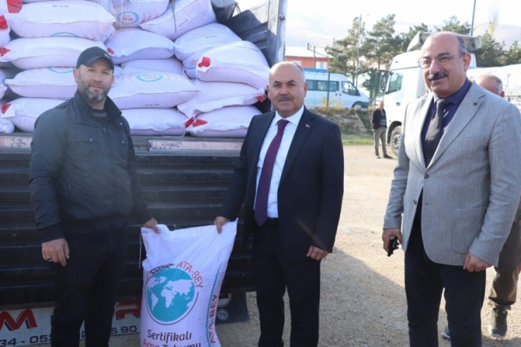 Sivas'ta arpa tohumları &ccedil;ift&ccedil;iyle buluştu