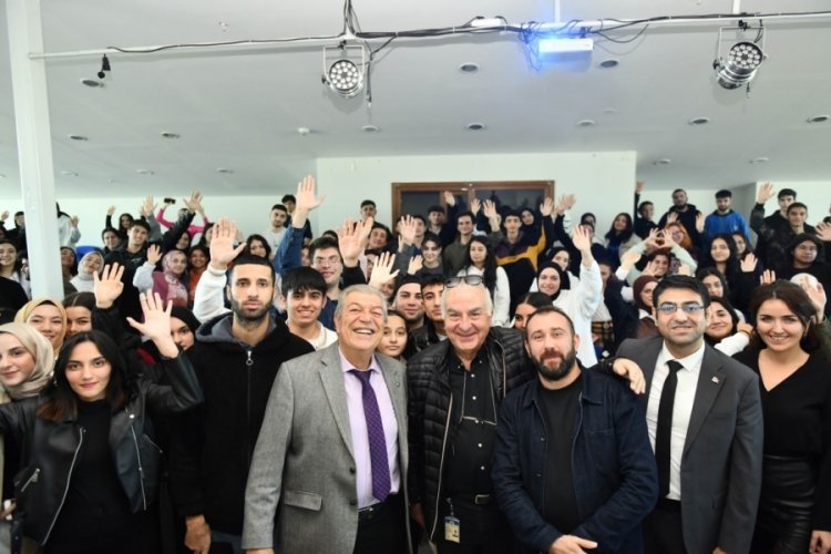 İstanbul'da üniversite sınavına hazırlanan gençlere seminer verildi