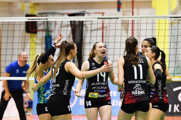 Nil&uuml;fer Belediyespor, Hırvatistan'a set vermedi