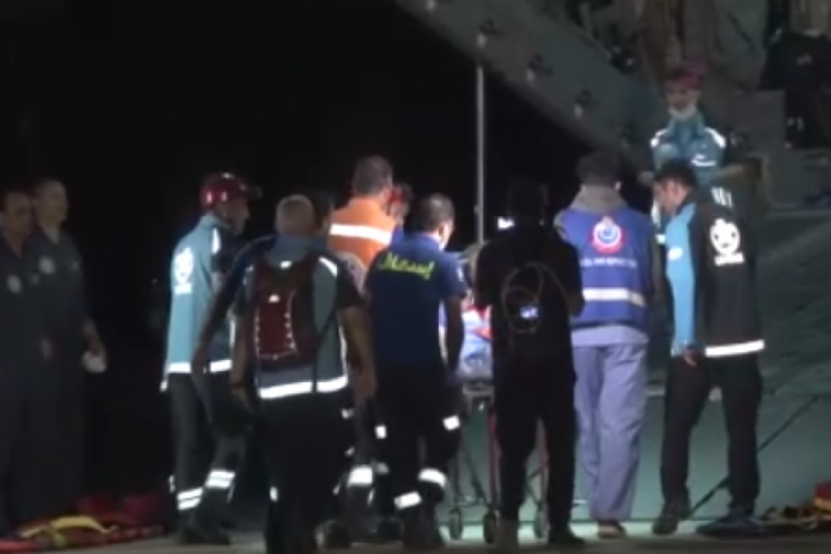 Gazze'den T&uuml;rkiye'ye getirilecek 27 hastayı taşıyan u&ccedil;ak havalandı
