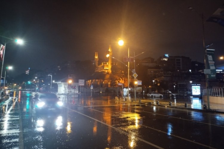 İstanbul'da beklenen sağanak başladı