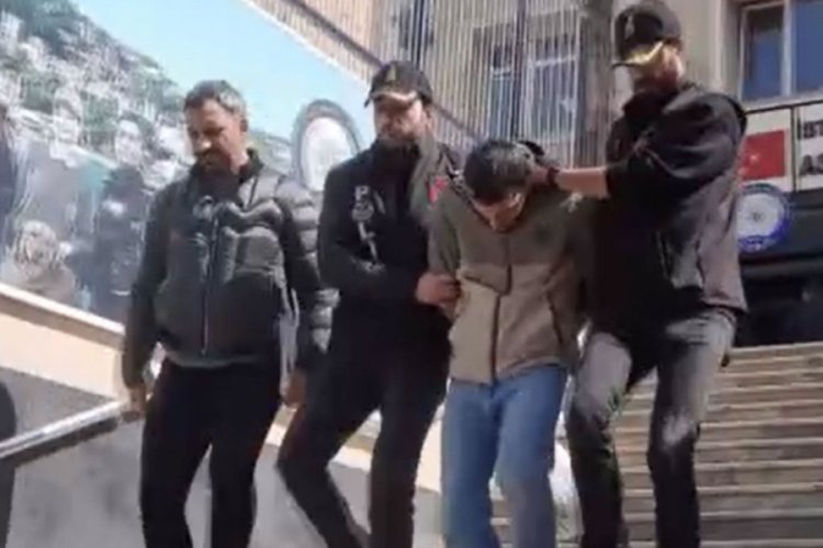 İstanbul'da &ccedil;alışmadığı i&ccedil;in kendisiyle tartışan babasını &ouml;ld&uuml;rd&uuml;!