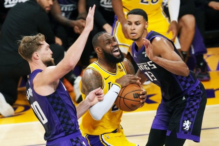LeBron James'in triple-double performansı galibiyete yetmedi