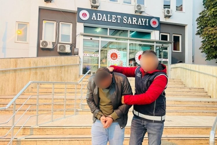 Kocaeli'de durdurulan ara&ccedil;lardan 11 d&uuml;zensiz g&ouml;&ccedil;men &ccedil;ıktı