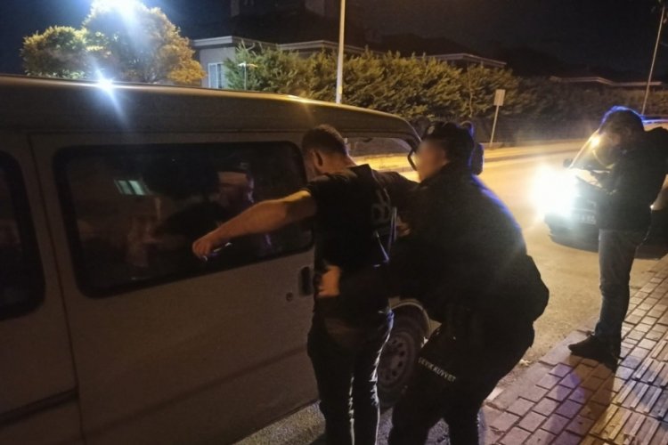 Polis ekipleri Bursa'nın huzuru i&ccedil;in &ccedil;alışıyor
