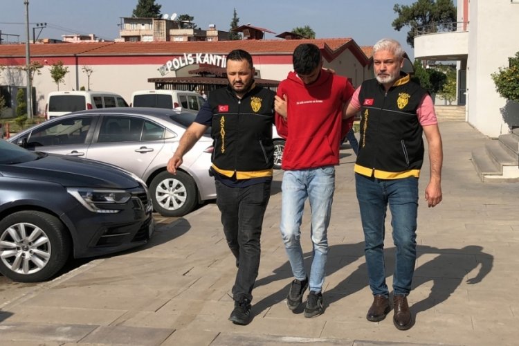 Adana'da kargo &ccedil;alışanı telefonları satıp sevgilisine araba aldı!