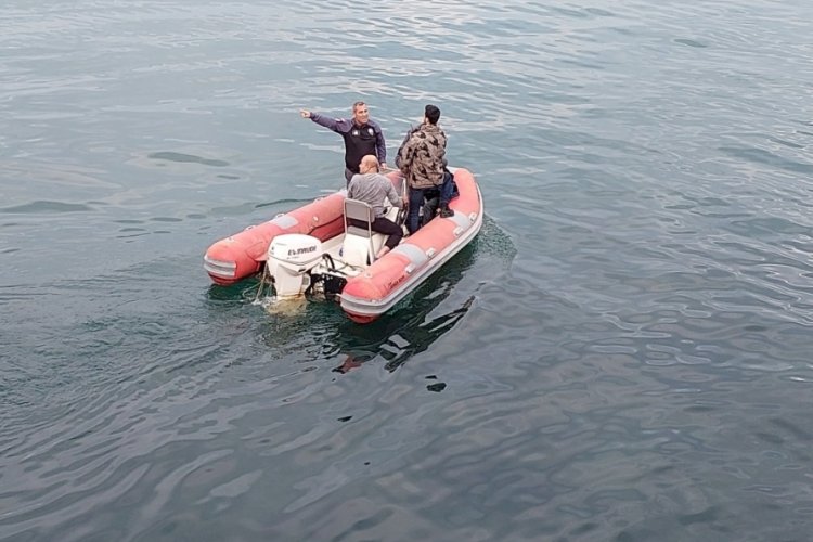 Rize'de k&uuml;&ccedil;&uuml;k &ccedil;ocuk denize d&uuml;şt&uuml;