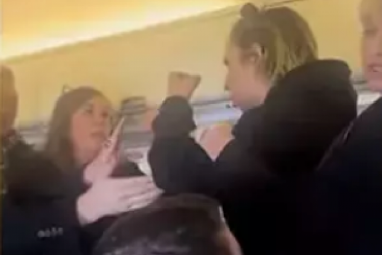 ABD'de Yolcu u&ccedil;ağı birbirine kattı!