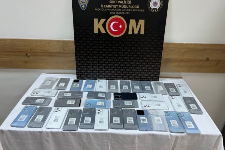 Siirt'te  450 bin lira değerinde g&uuml;mr&uuml;k ka&ccedil;ağı telefon ele ge&ccedil;irildi