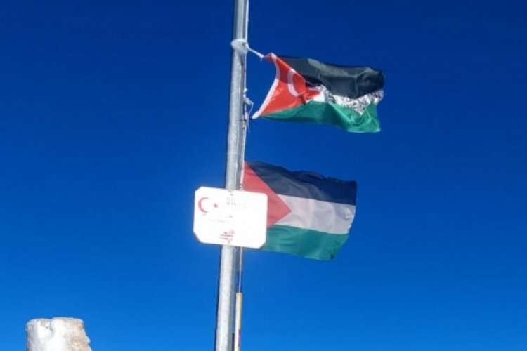 Uludağ'ın zirvesine Filistin bayrağı astı...