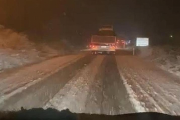 Kastamonu'nun y&uuml;ksek kesimlerinde kar yağışı etkili oluyor