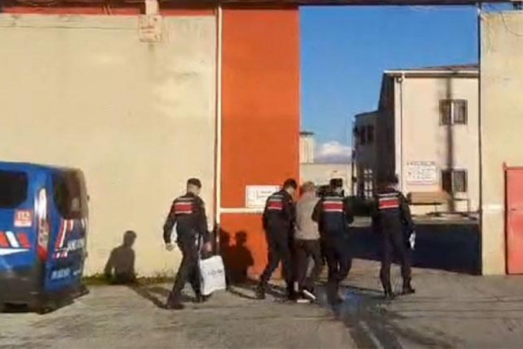 Ter&ouml;r &ouml;rg&uuml;t&uuml; PKK'ya finans desteği sağlayan ş&uuml;pheli İstanbul'da tutuklandı