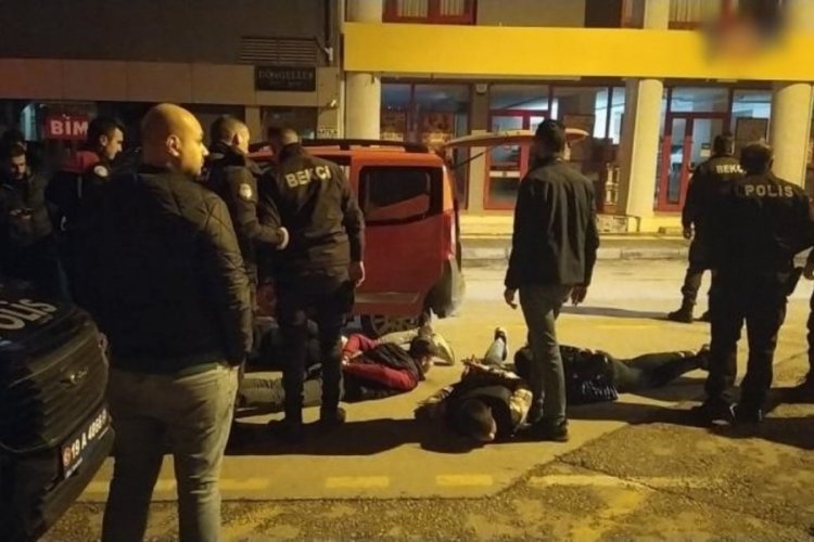 &Ccedil;orum'da kovalamacada yakalanan ara&ccedil;tan pompalı t&uuml;fek &ccedil;ıktı