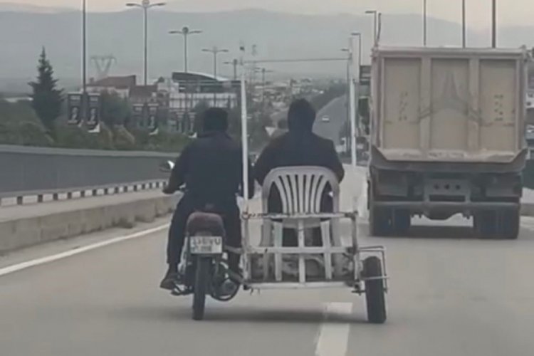 Plastik sandalyede yolculuk