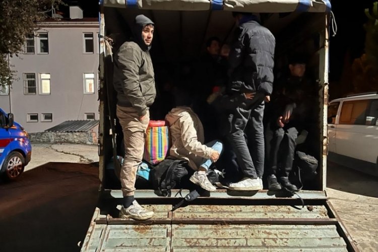 &Ccedil;anakkale'de 64 d&uuml;zensiz g&ouml;&ccedil;men yakalandı