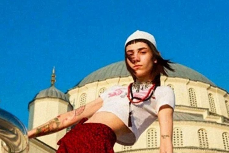 Kocatepe Camii'nde moda &ccedil;ekimi yapan sanıklar beraat etti