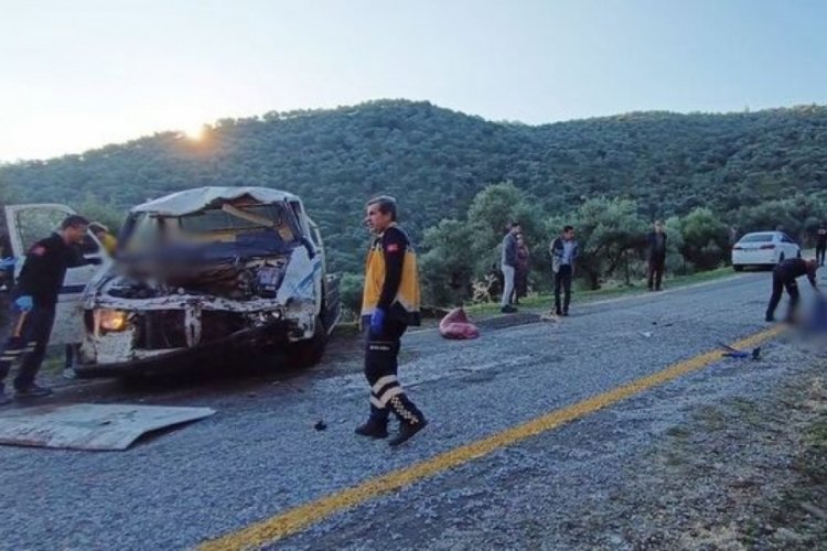 Aydın'da kamyonet u&ccedil;uruma devrildi! 2 &ouml;l&uuml;