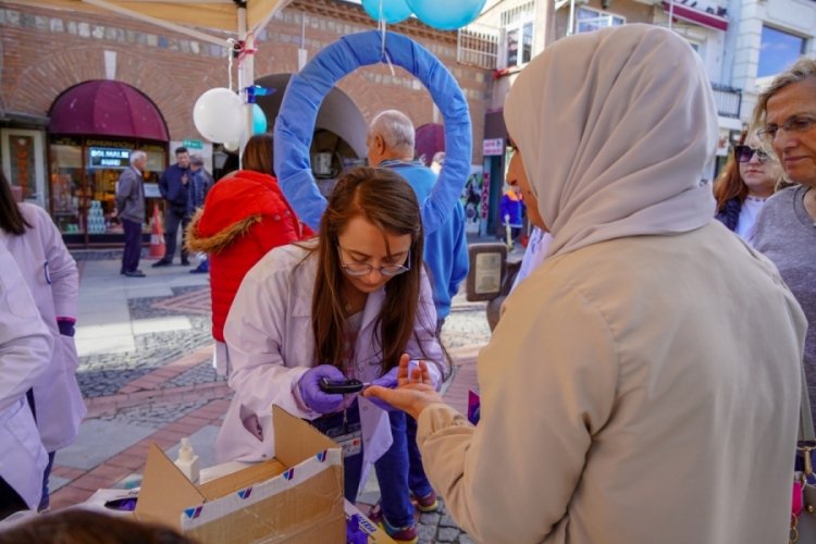 Edirne'de Diyabet G&uuml;n&uuml; dolayısıyla &uuml;cretsiz kan &ouml;l&ccedil;&uuml;m&uuml;
