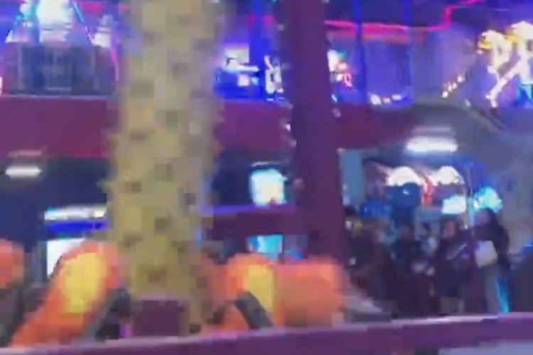 Bursa'daki oyuncak devrilme faciası kamerada! 6 &ccedil;ocuk yaralandı