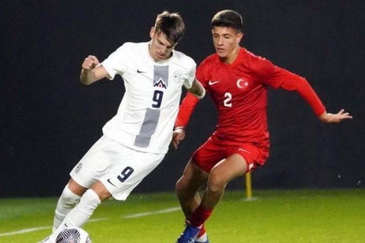 &Uuml;mit Milli Takım, Slovenya ile berabere kaldı